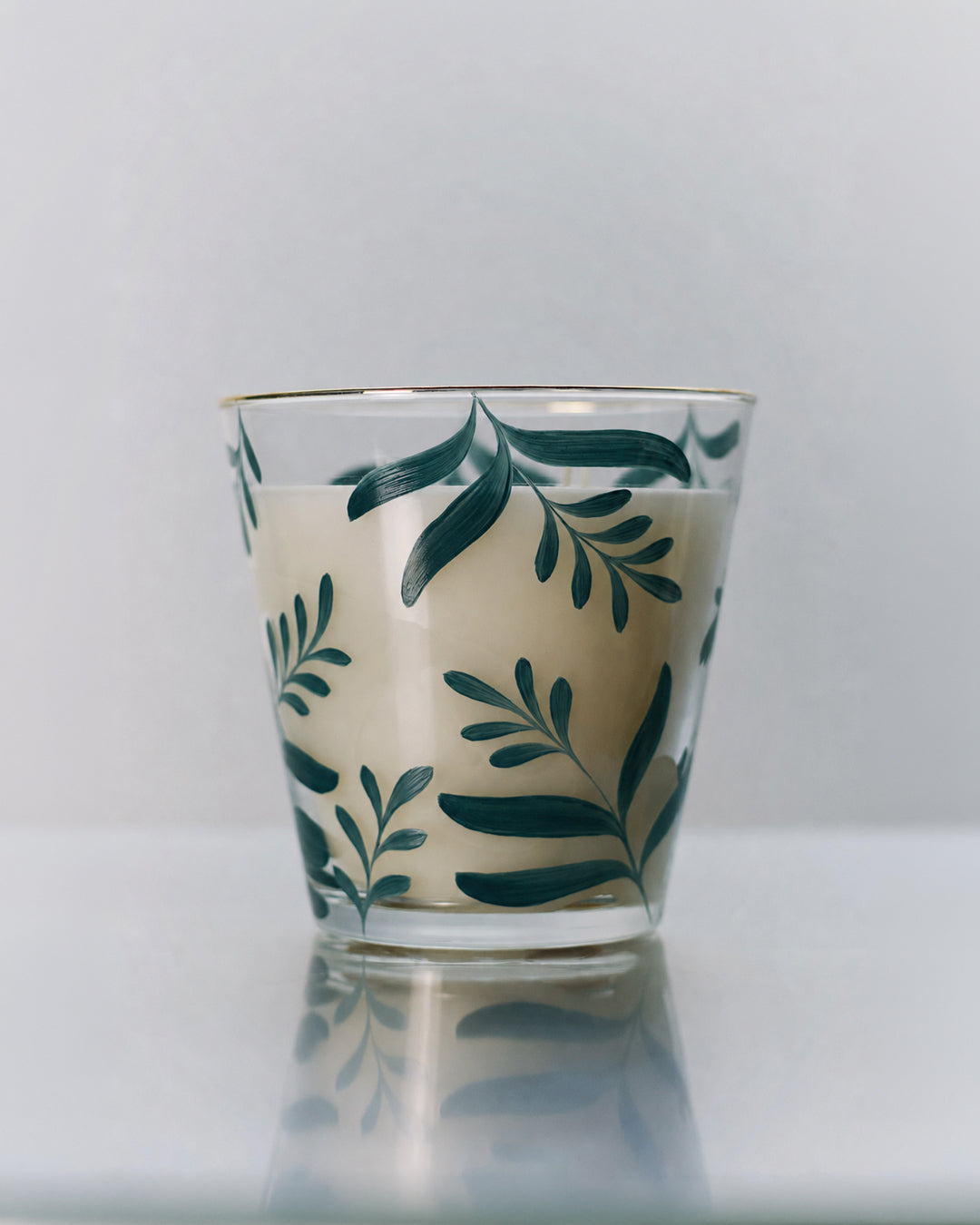 Vela Grande Saanen · cristalería pintada a mano en verde abeto · Los Vasos de Agua Clara