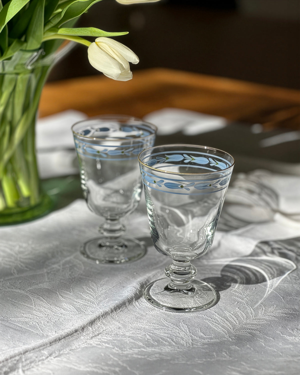 Copas Delft · cristalería pintada a mano en azul cielo · Los Vasos de Agua Clara
