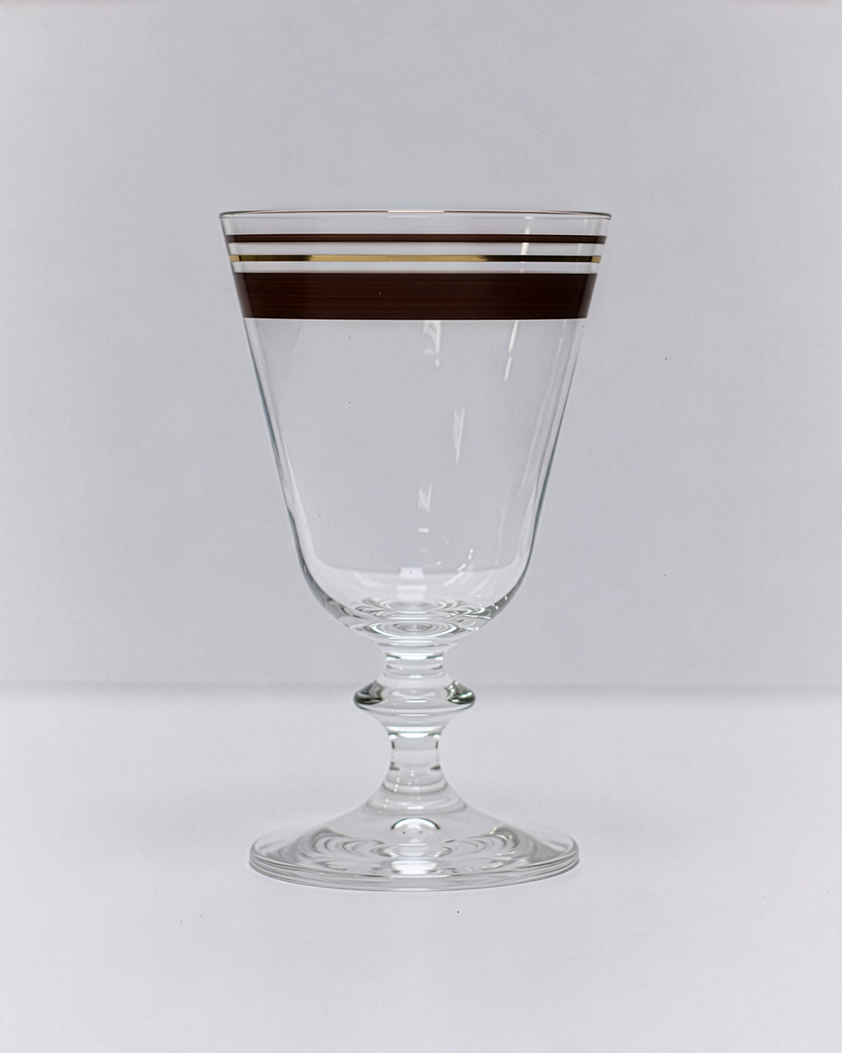 Vasos Holland y Copas París · cristalería pintada a mano en marrón · Los Vasos de Agua Clara