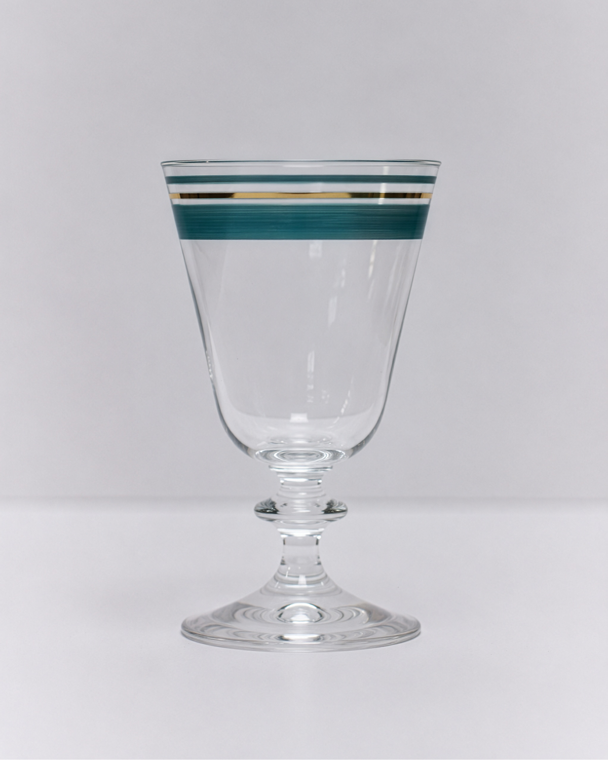 Copas París · cristalería pintada a mano en verde celadón · Los Vasos de Agua Clara