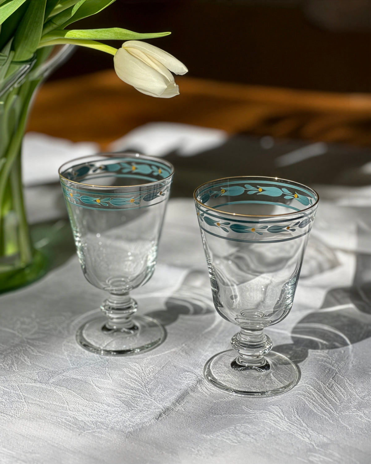 Copas Delft · cristalería pintada a mano en verde celadón · Los Vasos de Agua Clara