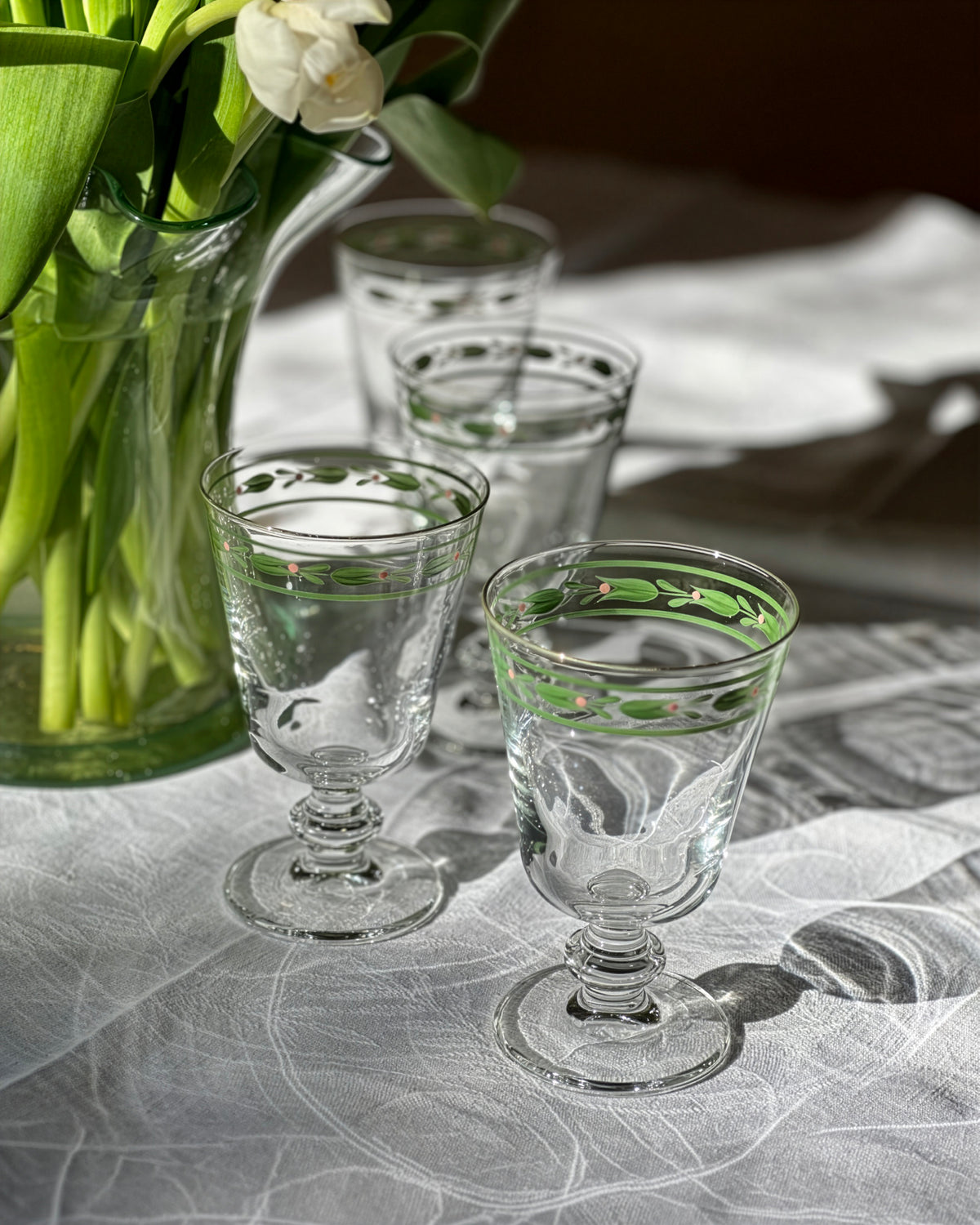 Copas Delft · cristalería pintada a mano en verde hoja · Los Vasos de Agua Clara