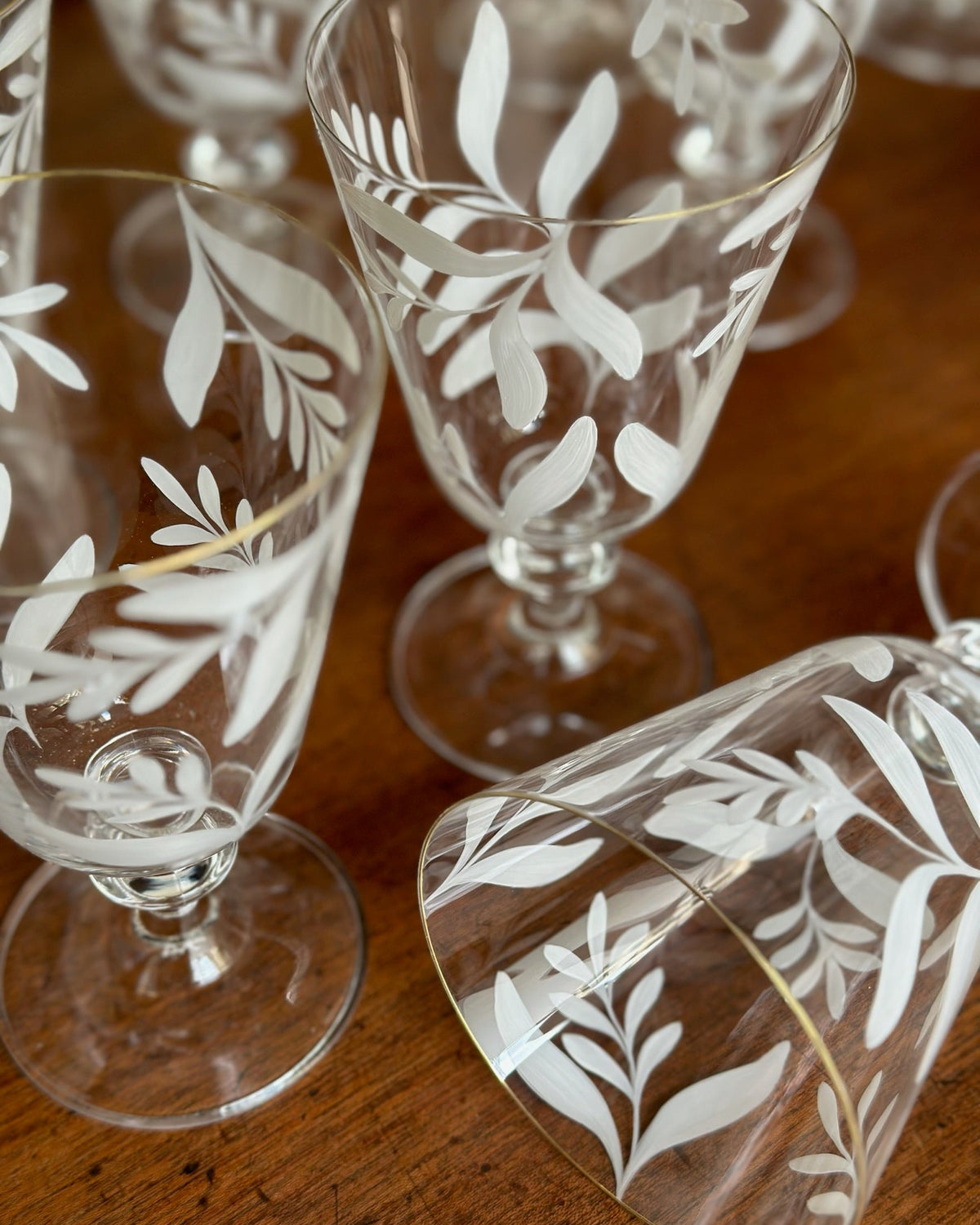Saanen Wine Glasses · hand-painted glassware, view 3 · Los Vasos de Agua Clara