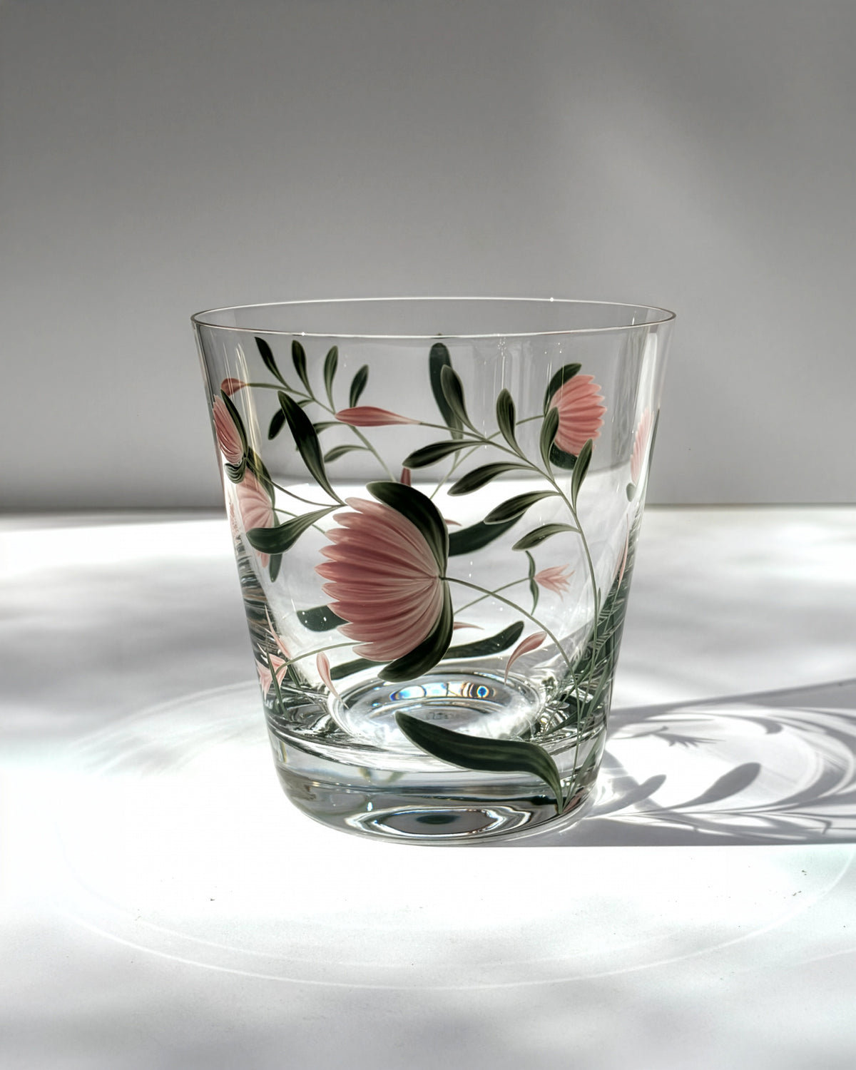 Jarra y vasos Jaipur · cristalería pintada a mano en rosa palo · Los Vasos de Agua Clara
