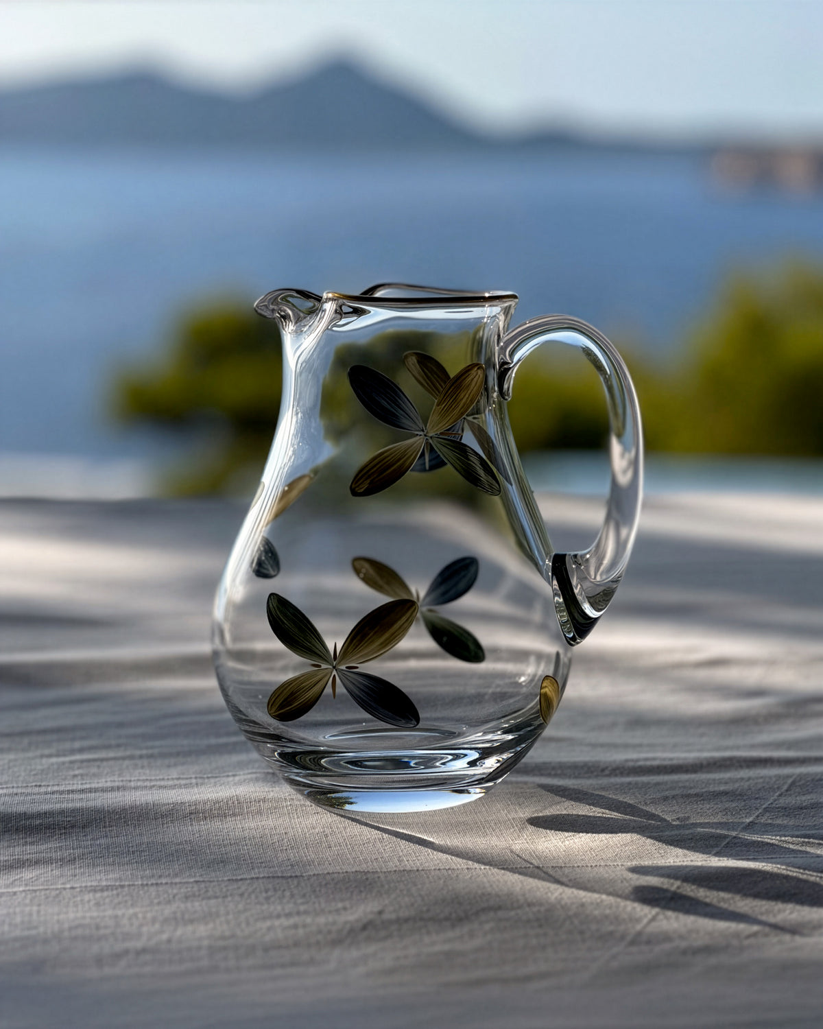 Holland Jug · glassware hand-painted in brown · Los Vasos de Agua Clara