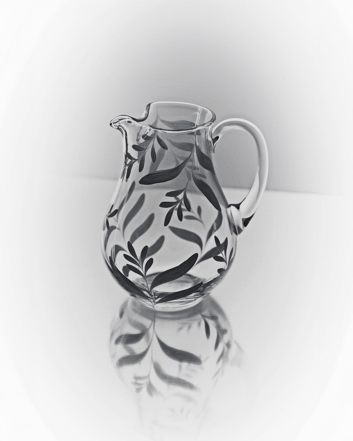 Saanen Jug · glassware hand-painted in dark grey · Los Vasos de Agua Clara