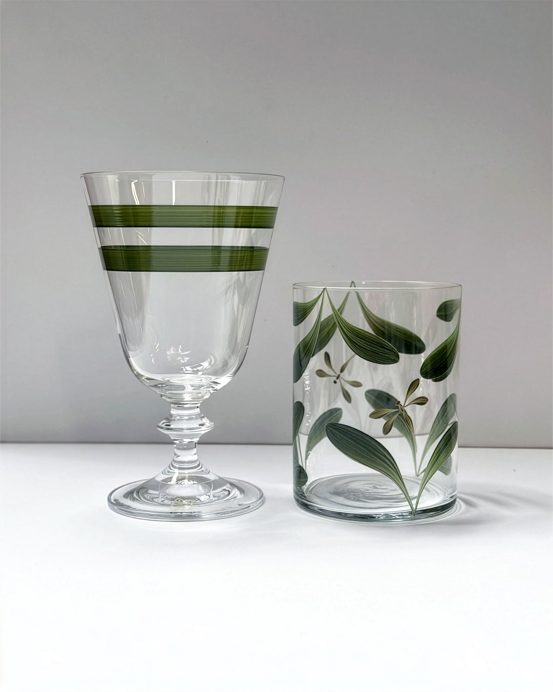 Vasos Melides y Copas Monterrey · cristalería pintada a mano en verde hoja · Los Vasos de Agua Clara