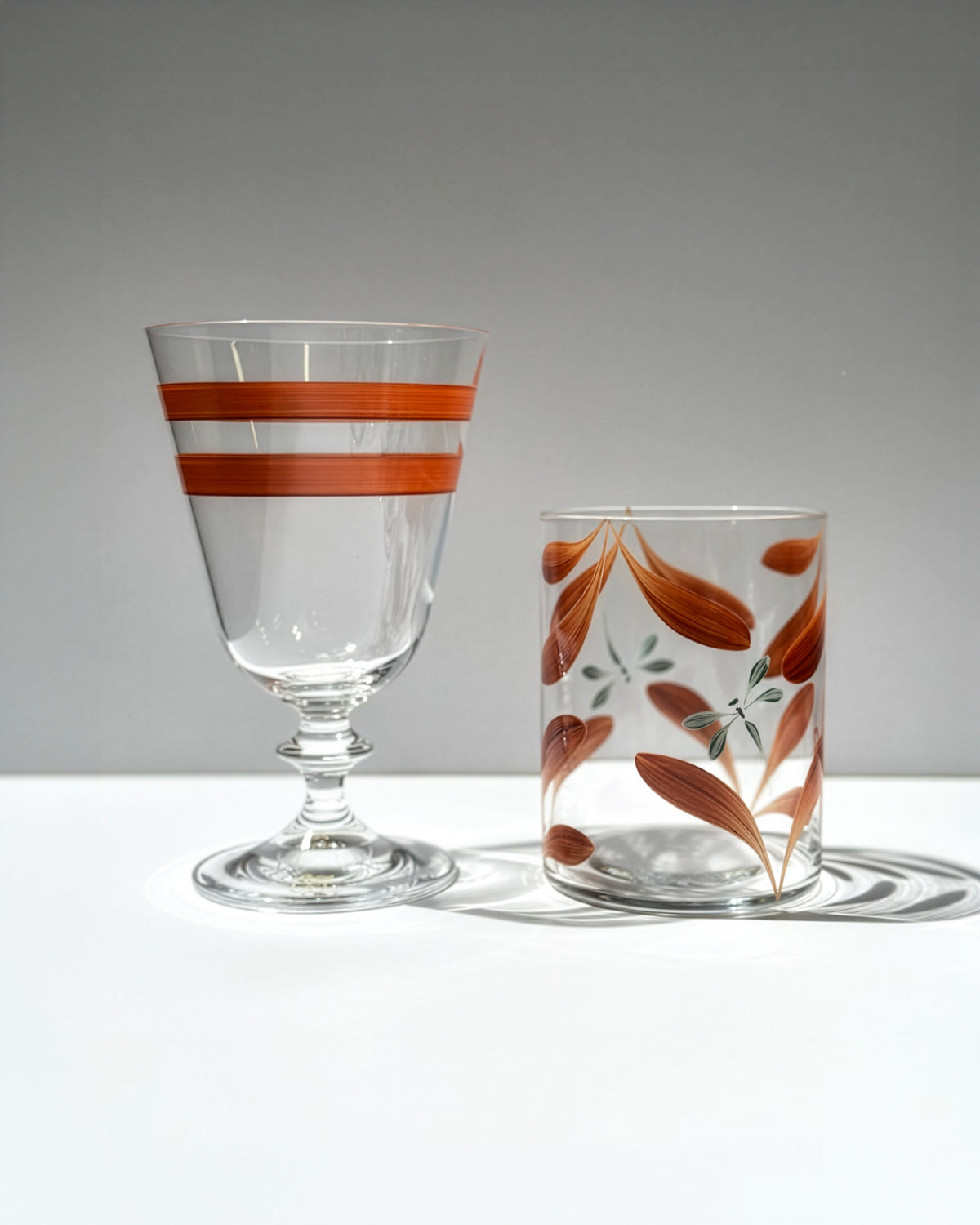 Vasos Melides y Copas Monterrey · cristalería pintada a mano en terracota · Los Vasos de Agua Clara
