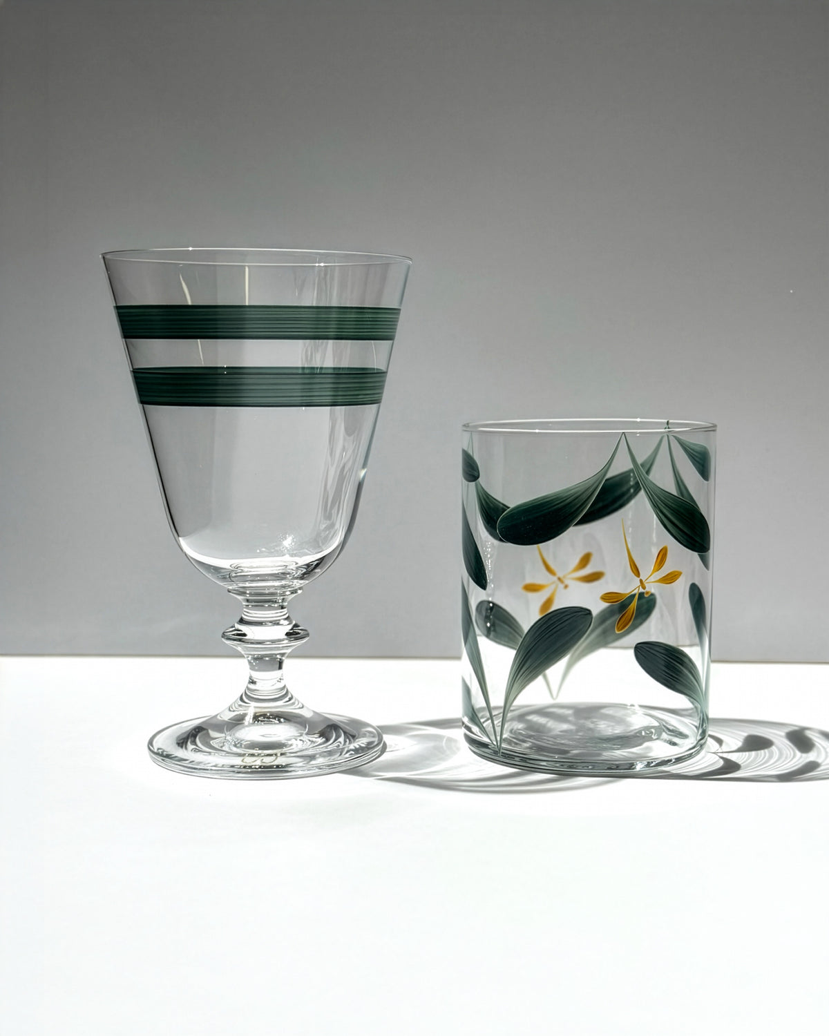 Vasos Melides y Copas Monterrey · cristalería pintada a mano en verde mar · Los Vasos de Agua Clara