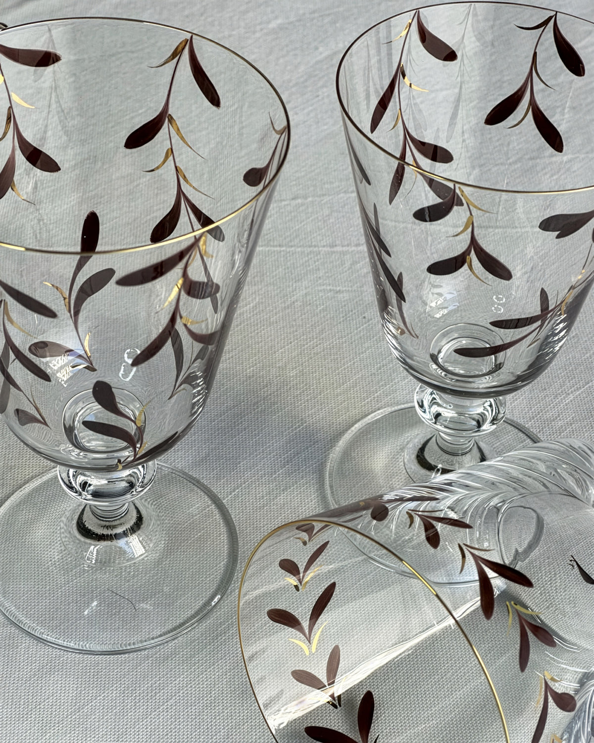 Palawan Wine Glasses & Tumblers Set · glassware hand-painted in brown · Los Vasos de Agua Clara