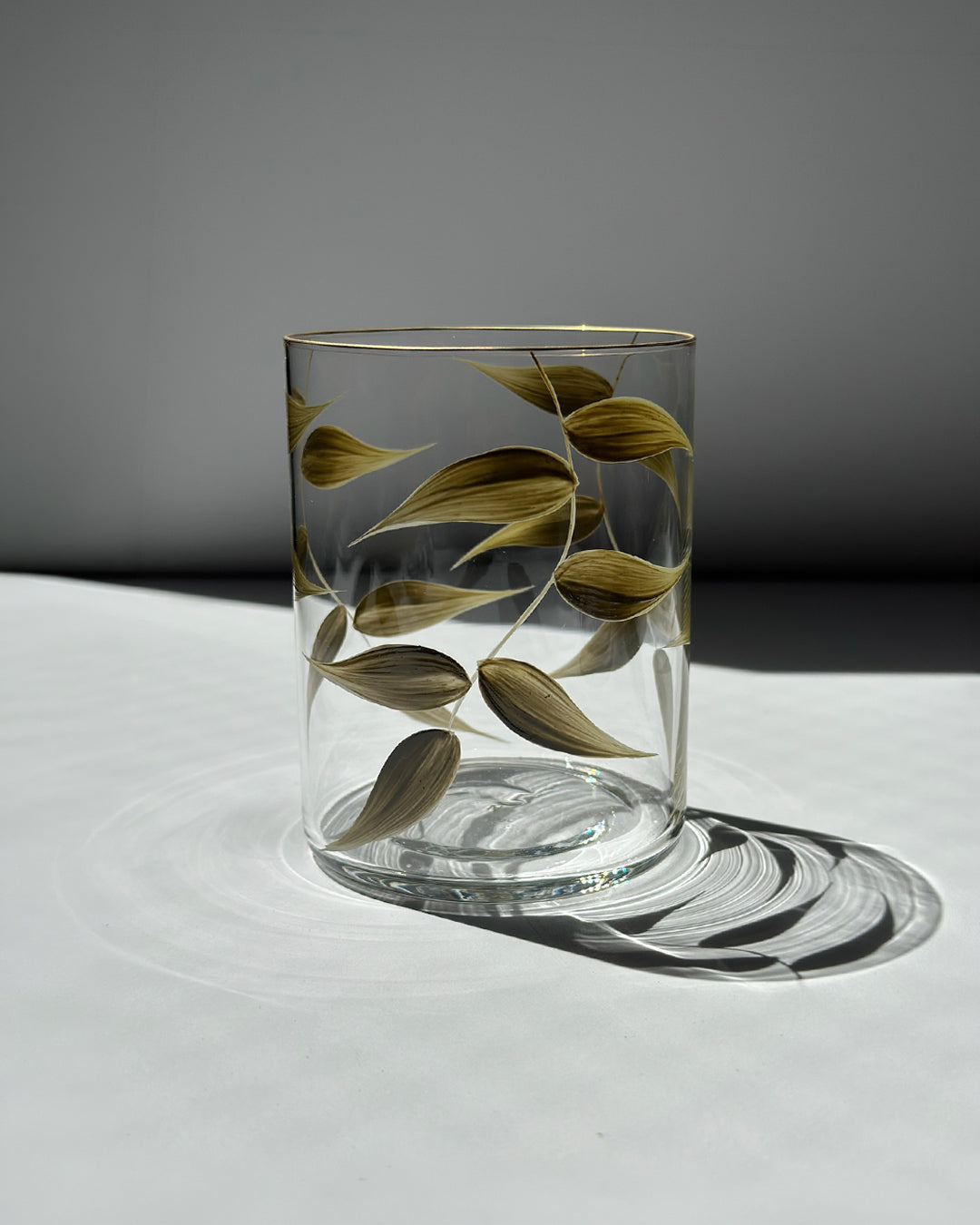 Set Acapulco · cristalería pintada a mano en verde aceituna · Los Vasos de Agua Clara
