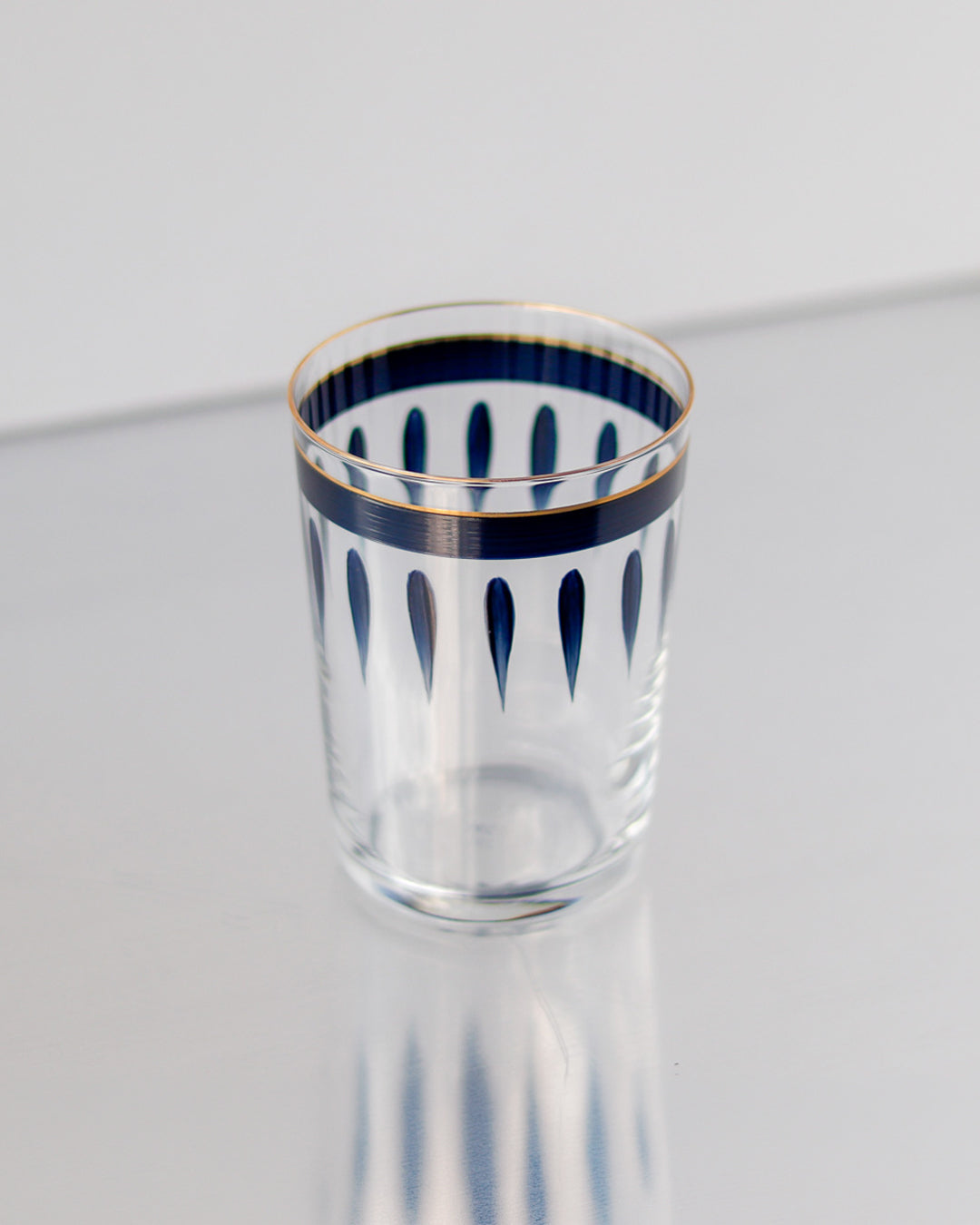 Vasos Soul Monocolor · cristalería pintada a mano en azul noche · Los Vasos de Agua Clara