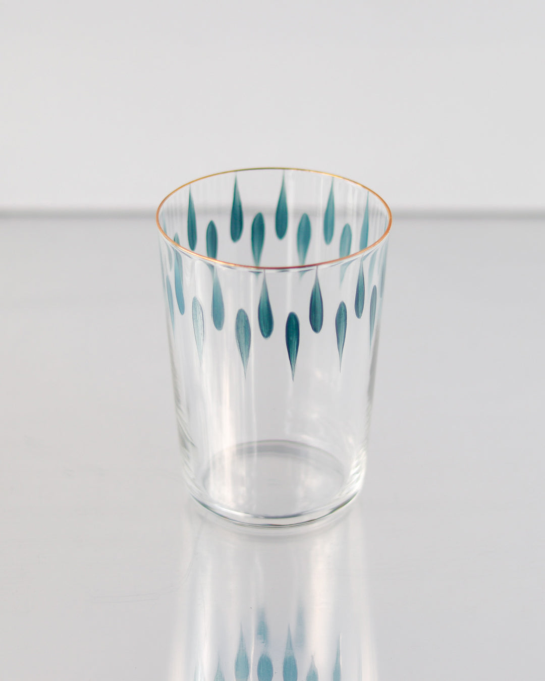 Vasos Soul Monocolor · cristalería pintada a mano en verde celadón · Los Vasos de Agua Clara